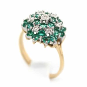 Pierścionek z brylantami i szmaragdem 0.035 ct